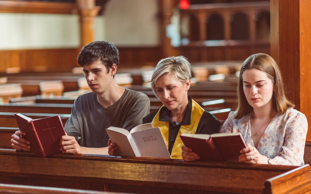 3 people reading the bible